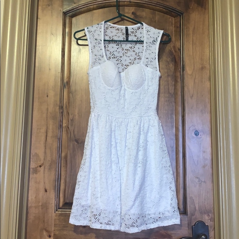Cupped lace dress - Picture 3 of 7